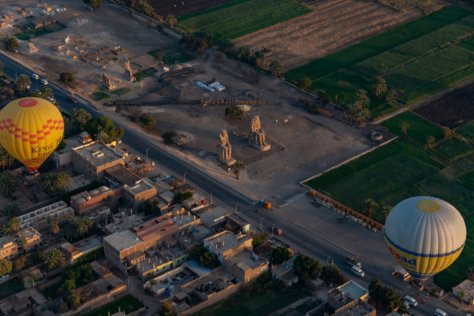 Blick aus dem Ballonkorb auf das Westufer von Luxor